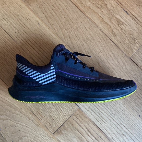 Nike Run Utility Seakers - Picture 3 of 6